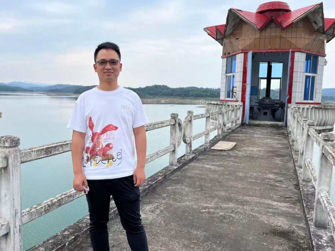 3b090a18b24a6730adc1b453c627fde